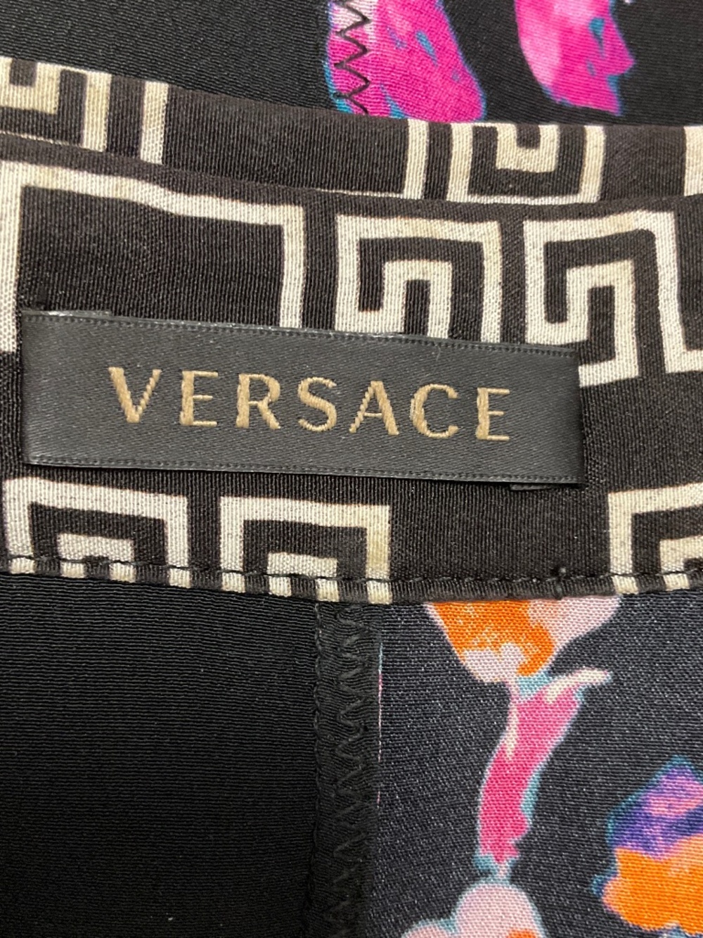 VERSACE BLACK / PINK MULTI FLORAL BAROQUE PATCHWORK PRINT SILK BLOUSE WITH MEDUS - Picture 4 of 7